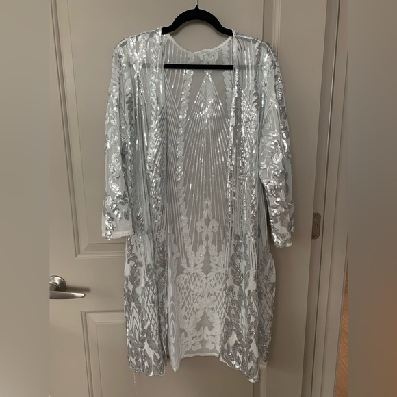 NWT/NIB SILVER OS sequin duster. Get your “Shimmer On”this holiday Season! - Picture 8 of 9